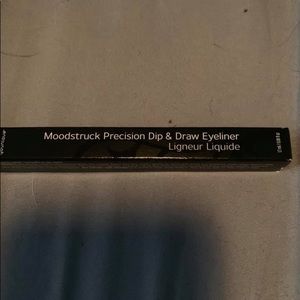 Dip and draw eyeliner